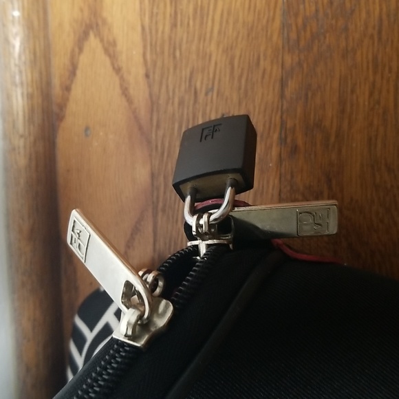 Diane von Fursternberg Dome Travel Tote Duffle Bag Luggage Pink & Black w/ Lock - Picture 5 of 16